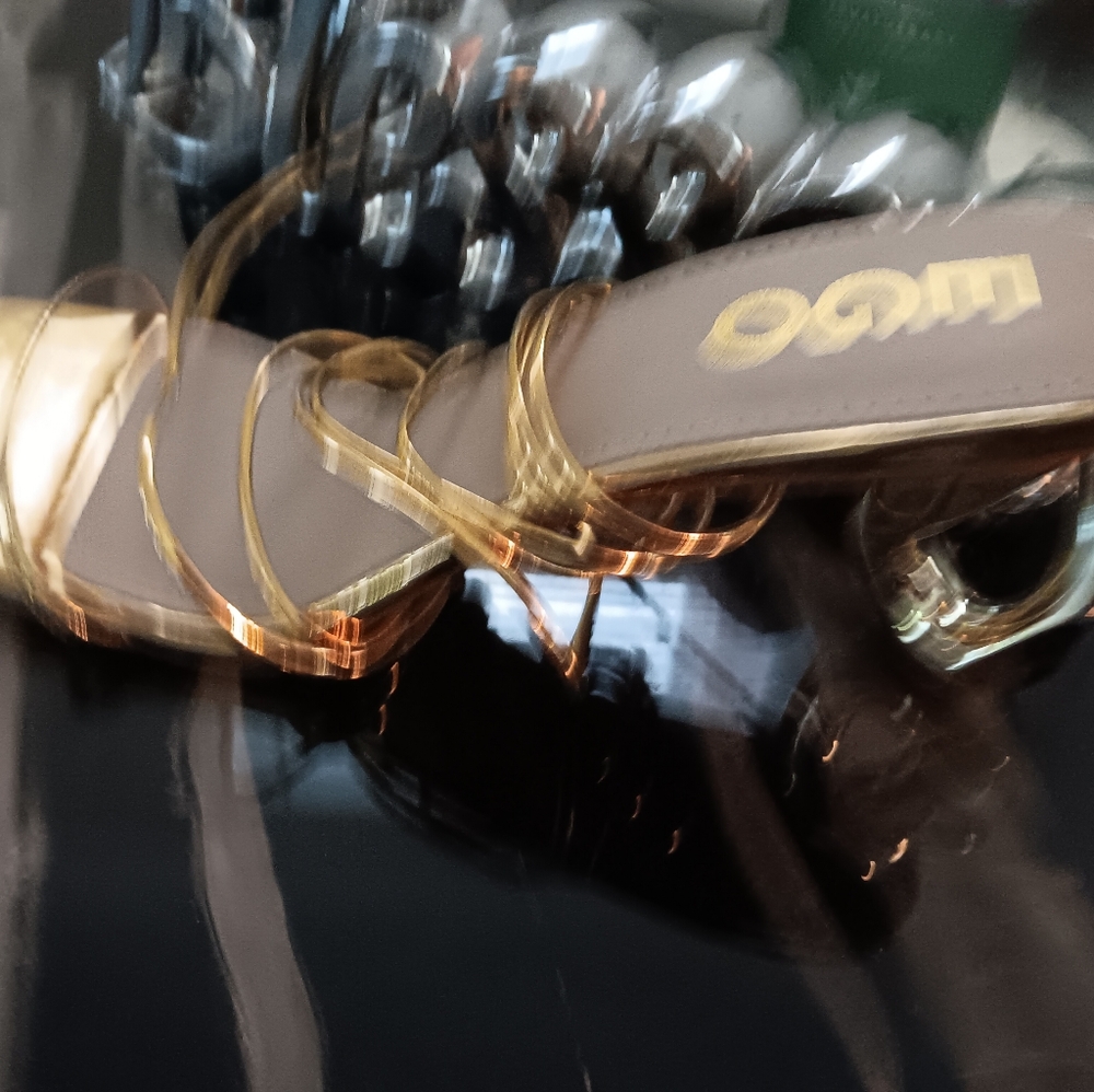 Woman gold sandle